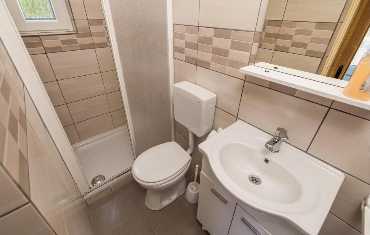 1 Bedroom Amazing Apartment In Kampor Exterior photo